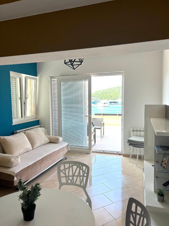 Apartments Villa Marina 로고즈니차 외부 사진