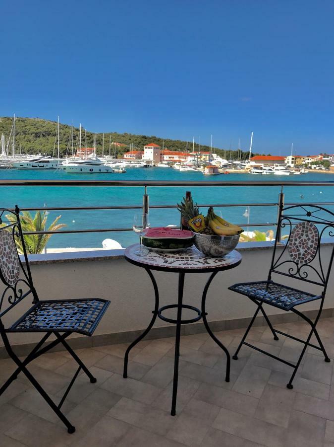 Apartments Villa Marina 로고즈니차 외부 사진