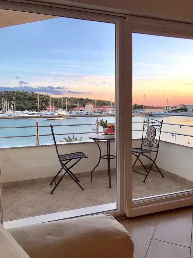 Apartments Villa Marina 로고즈니차 외부 사진