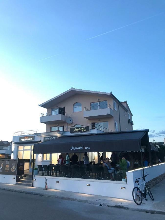 Apartments Villa Marina 로고즈니차 외부 사진