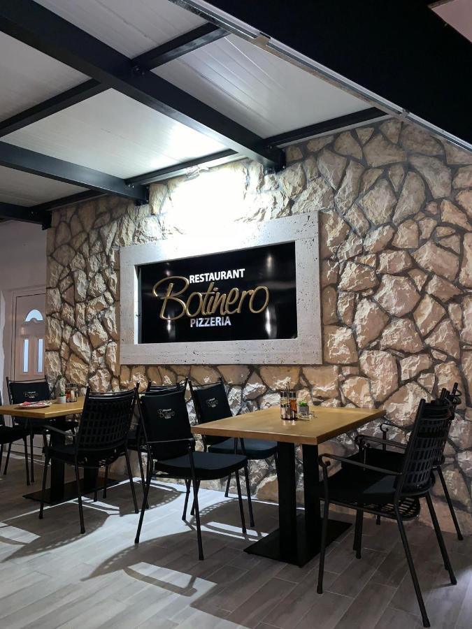 Apartments Villa Marina 로고즈니차 외부 사진